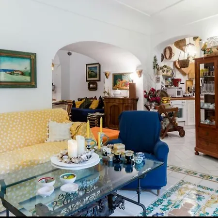 Casa Mia - With Shared Pool And Parking Space